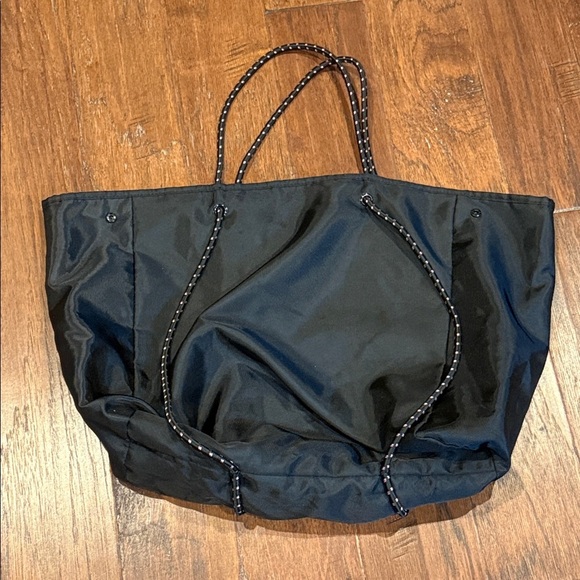 🎄 Christmas Sale 🎄 Spacious Victoria's Secret Black Tote with Pink Logo - Picture 2 of 8